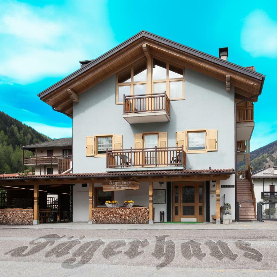 Jaegerhaus Hotel Pellizzano Exterior photo